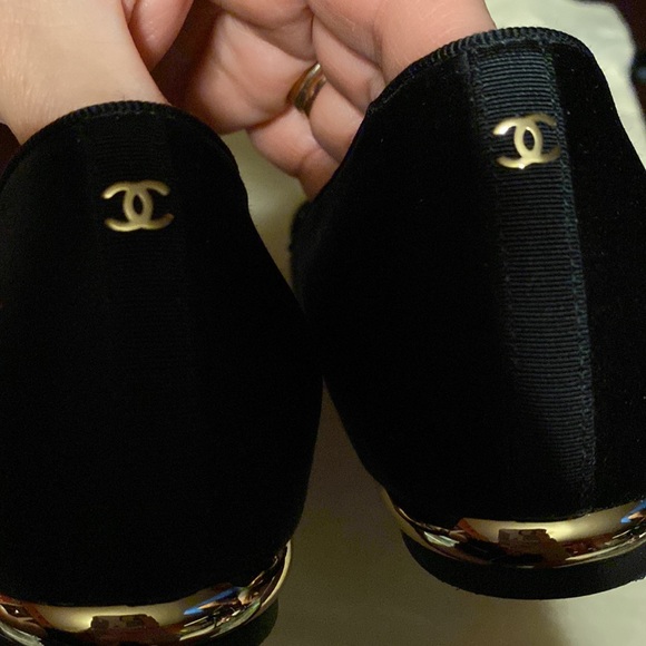 SOLD 💯🖤 Authentic CHANEL FLATS with Pearls - Picture 7 of 9